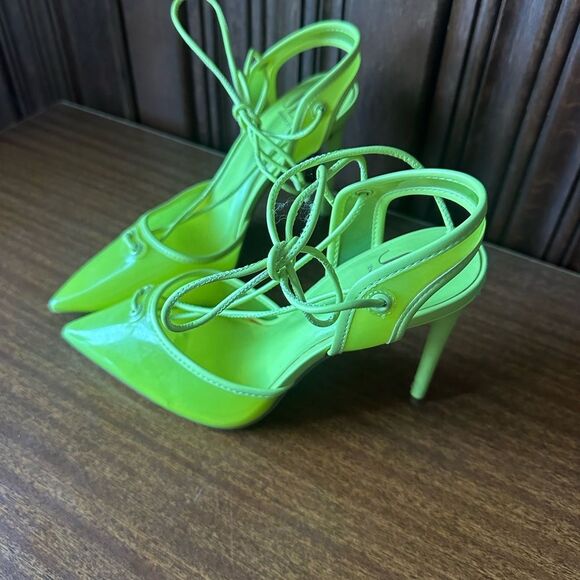 Jennifer Lopez Neon Yellow Heels - Picture 6 of 11